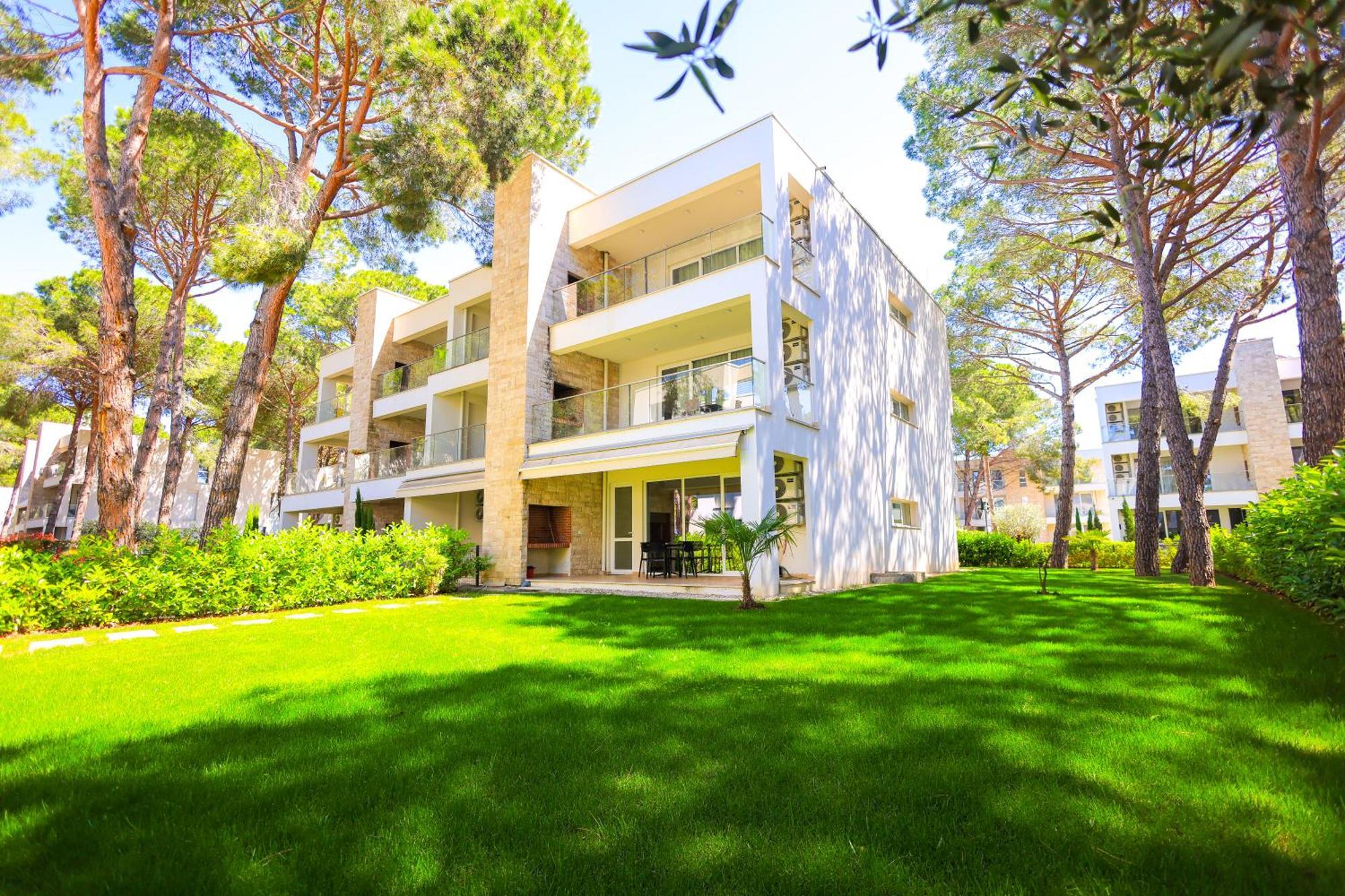 Sanpietro Vacation Apartments Durres Exterior photo